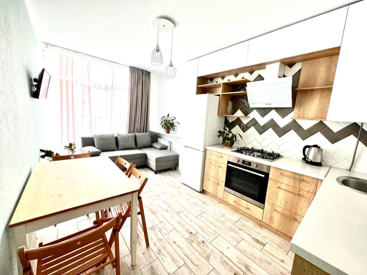 Osapart Cozy Apartment In A Complex Semycvit Lemberg Exterior foto